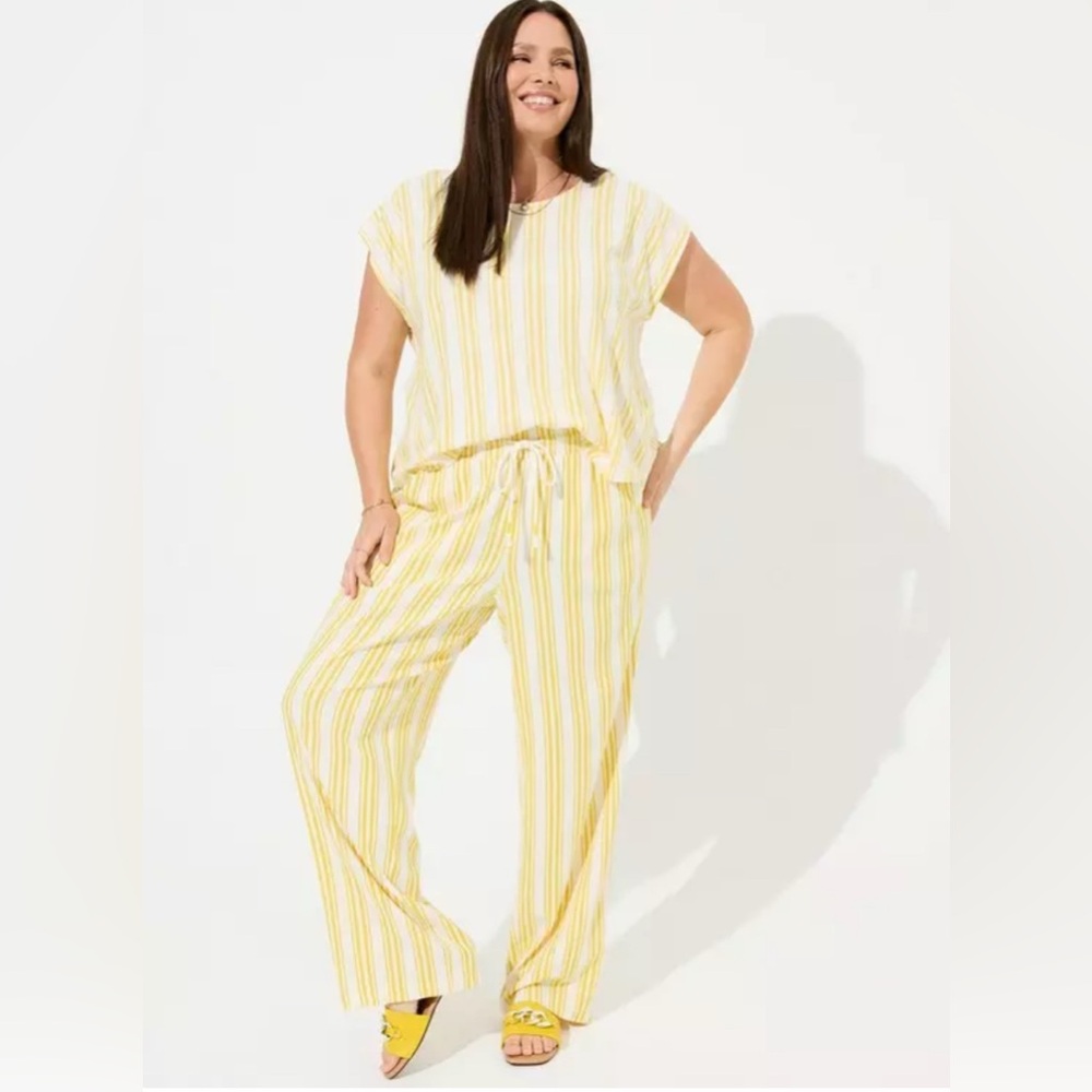 Torrid NWOT Pull-On Wide Leg Stretch Linen High-Rise Pant- Size 2R